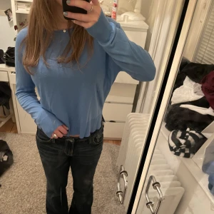 Zartröja - Blå tröja från zara i jätteskönt material! Använd fåtal gånger💘