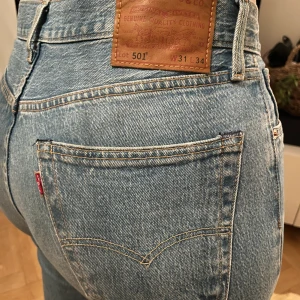 Levis 501 - Använda 2ggr 