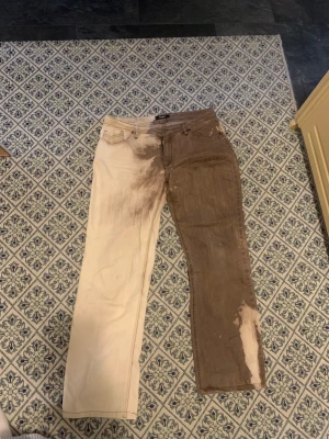 Lågmidjade split jeans - Bruna jeans som jag provade bleka hälften. Använder inte längre eftersom dom är lågmidjade och jag inte gillar den passformen, annars tycker jag att dom är riktigt tjusiga 