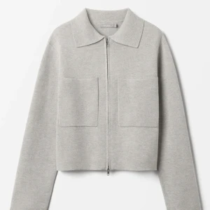 Åhlens kofta *slutsåld* - Grå kofta från Åhléns storlek xs. Helt slutsåld! Intressekoll tar gärna emot bud🙏 Använd 2 gånger så fint skick💖