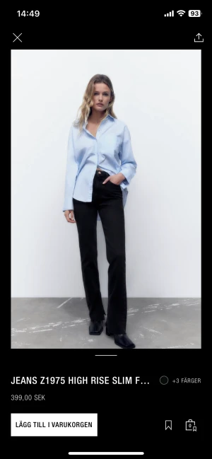 zara bootcut jeans med slit - jeansen är använda ett fåtal gånger då dom är något för stora och lite för långa (jag är 168) inklusive frakt 49kr🫶🏼