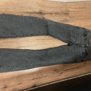 Lågmidjade jeans - Lågmidjade jeans stl XS💞använt fåtal gånger, mycket bra skick! priset kan diskuteras vid snabb affär!😊