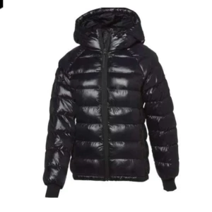 Peak Performance jacka 150/XS/S - Buda! Många intresserade, man kan inte köpa direkt!  Svart Peak Performance jacka i storlek 150, XS/S. Värde för 2499kr, köpare står för frakt (66). 