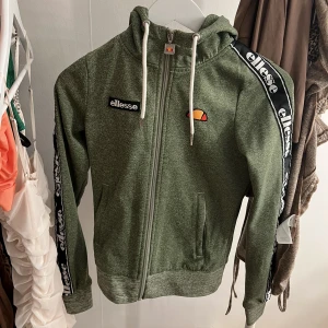 Ellesse hoodie - Som ny!