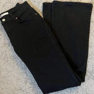 Populära low Waist  bootcut från Gina, (ALDRIG ANVÄNT), då jag drog av lapparna innan jag provade. Nypris 500