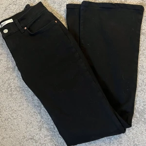 Low waist bootcut - Populära low Waist  bootcut från Gina, (ALDRIG ANVÄNT), då jag drog av lapparna innan jag provade. Nypris 500