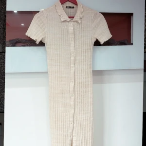 klänning  - jätte fin och bekväm lång t-shirt klänning  använd bara 2 gånger 