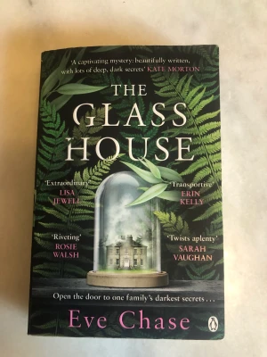 The Glass house - bok - In english. Used but still in good condition overall (originally 149kr) Can meet in Stockholm