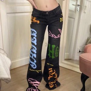 Jaded london byxor - Skitsnygga byxor från jaded london i storlek w25. Säljer endast då de var för långa på mig (jag är 160 cm). Superbra skick. Säljer för 400 kr. Köpare står för frakten. 💖