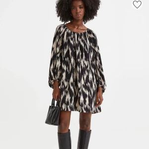 Klänning hm  - Säljer denna super fina klänningen💓 knappt använd 