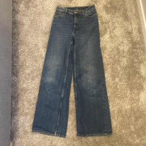 Monki jeans - Jättefina jeans som sitter superfint! 150kr+frakt 