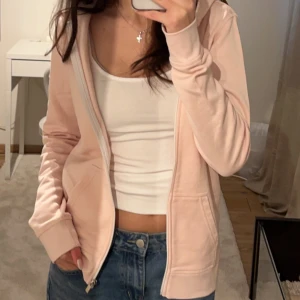 rosa zip up hoodie 💓 - otroligt söt zip up från Åhléns som endast är använd en gång ❣️❣️
