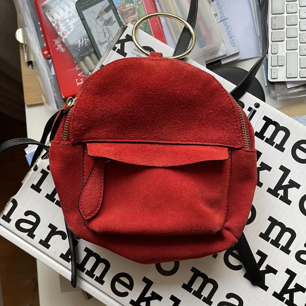 Mini ryggsäck i läder från Zara för längesen❤️ Perfekt till klubben! Får alltid komplimanger 😍. Väskor.