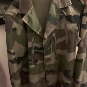 militär jacka - väldigt fin till höst eller vår