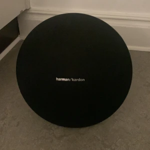 Harman/kardon högtalare  - En mycket bra högtalare med bra ljudkvalitet. Nästan oanvänd. (Säljer pga av att jag har fler). 💛pris kan diskuteras 💛