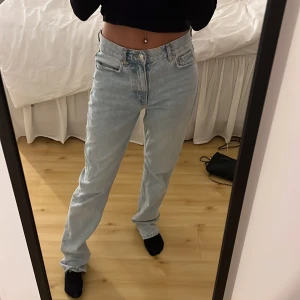 Jeans - Snygga ljusblå jeans från Gina som tyvärr inte passar mig. 