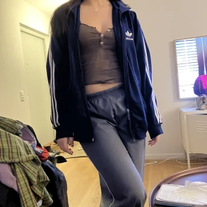 Adidas zip up! - En as cool adidas zip up!!🤝