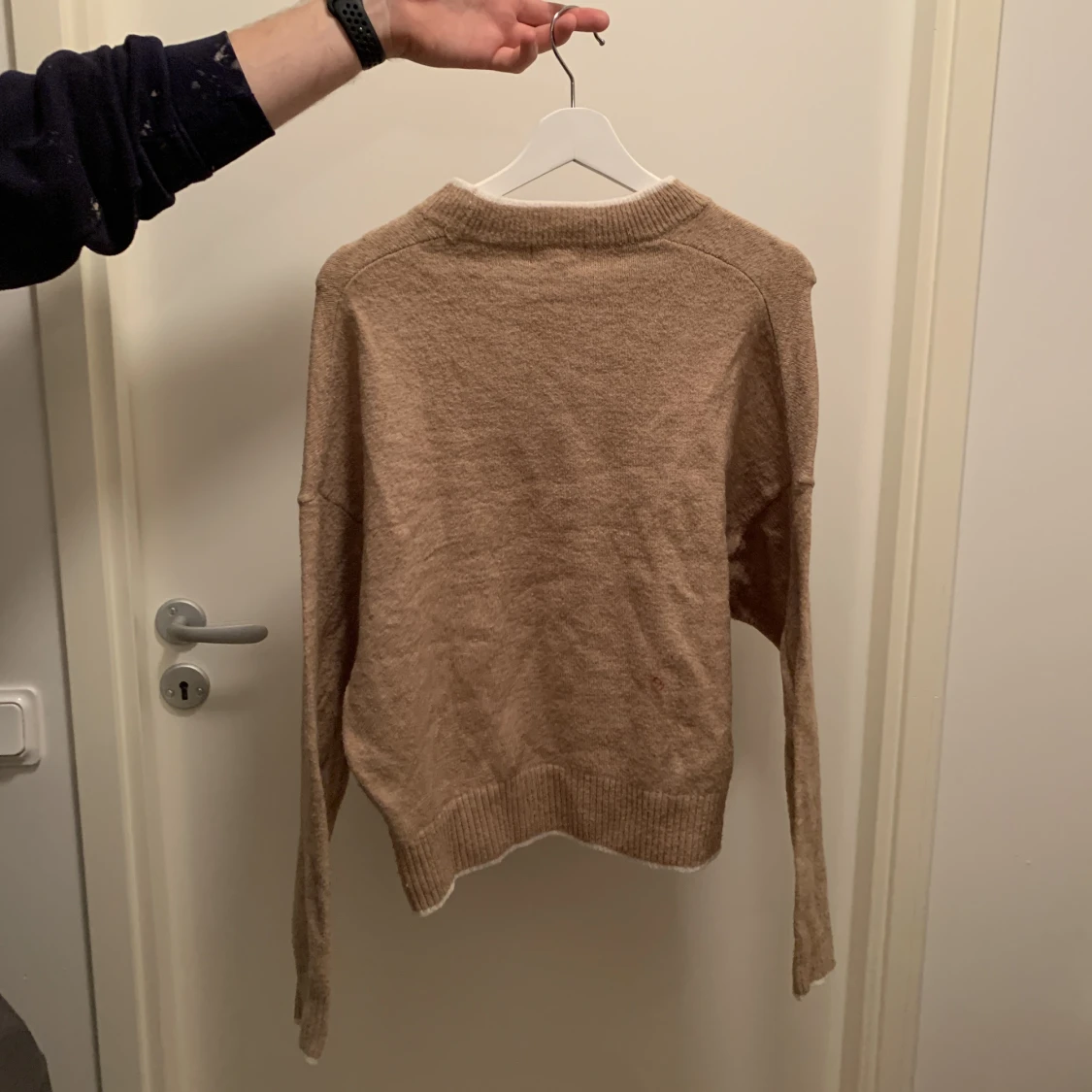 Beige stickad tröja - 90