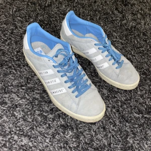 Adidas x Humanmade stan smith campus skor - Adidas x Humanmade stan smith campus skor limited edition. Bra skick använt ett par gånger. Storlek 40,5/41. Kan mötas upp i stockholm, pris kan diskuteras. 