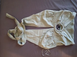 Bt in harmony - Kolla bild 3 för riktig färg. Kostar 300 i butik. Inte använd och prislapparna är kvar. tyget på ryggen är väldigt töjbart så den tar kroppsformen. Skriv om ni undrar något💕