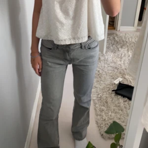 Storlek 164 - Säljer nu mina bootcut jeans från Gina Young i storlek 164💓 frakt 66kr