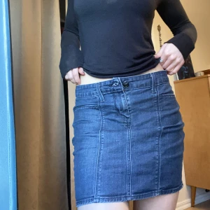 Vintage Levis jeanskjol - Vintage levis jeanskjol köpt i frankrike, passar mig som har S