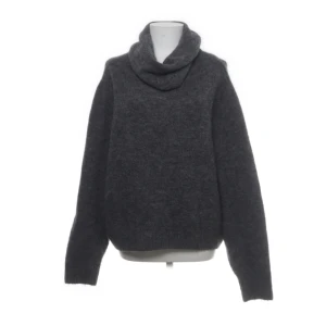 Stickad - Säljer denna skit snygga stickade tröja då den aldrig kom till användning!