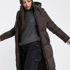 Oanvänd jacka tall  - Helt oanvänd, chokladbrun jacka i långmodell! Stl 40! Prislapp kvar