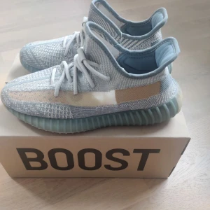 Yeezy israfil - Kvitto finns. Äkta och helt oanvända. Finns i Malmö. Kan skickas om köpare betalar frakt. 