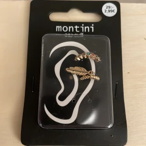 Montini ear cuff - Inköpta för 30kr som en present men passade inte rätt i stil och säljer därför dessa oöppnade örhängen för 15kr. Oanvända i sin originella förpackning. 