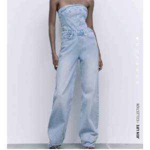 jumpsuit från zara 🤎🤎endast använd en gång. Den är i storlek L, men liten i storlek så den passar mig som har M vanligtvis   Nypris: 600kr. Säljer för 500 då den är nästan oanvänd. Frakt ingår i priset🤎