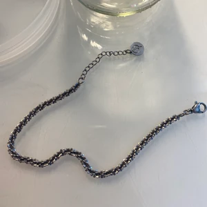 Silvrigt Edblad armband❤️ - Silvrigt armand från Edblad i nån form utav kedja. Aldrig använd 💗 frakt 13kr