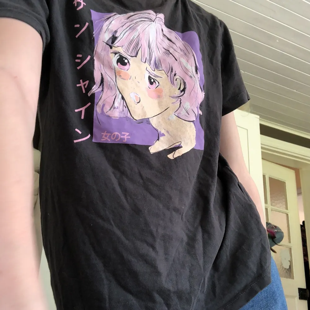 Hej säljer denna anime tröja kan hämta sup eller skickas . T-shirts.