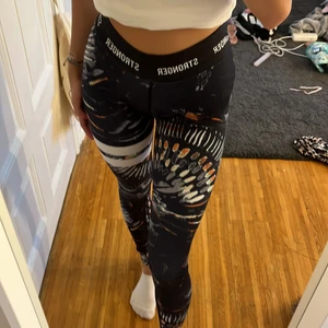Träningsbyxor från stronger - Använda få gånger, skriv privat för frågor/fler bilder❤️