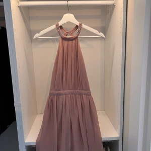 Puderrosa långklänning - Endast använd en gång 