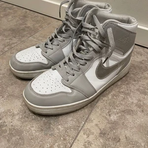 Jordan 1 - Säljer jordan 1, använd ca 2 veckor. Skick 9/10l