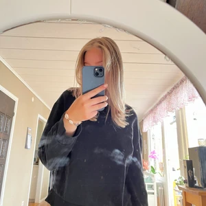 Sweatshirt från Zara - Säljer då jag har en exakt likadan❤️ 