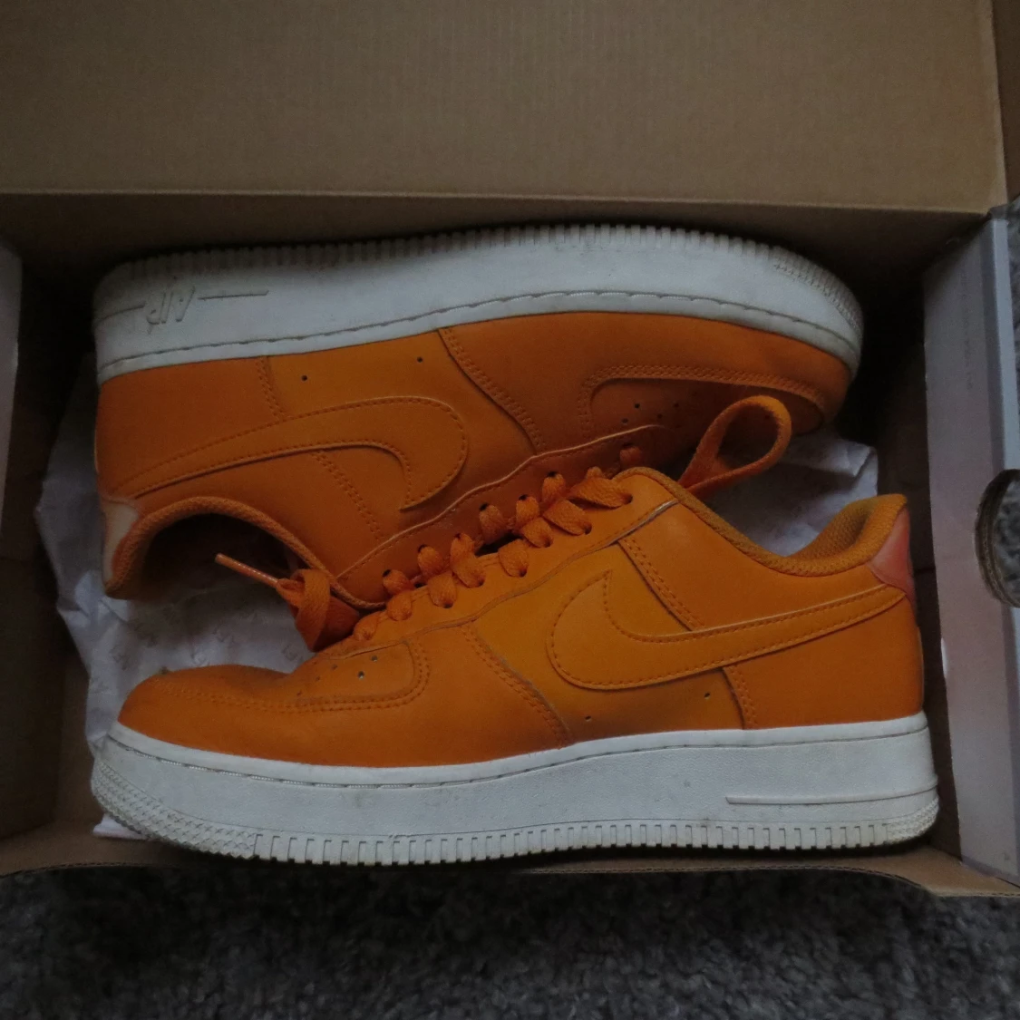 Nike air force one orange