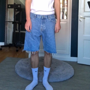 Shorts/ Jorts - Jeans shorts/ Jorts från weekday. Bara använda ett fåtal gånger.