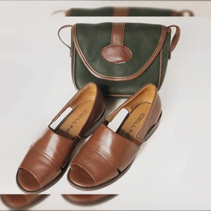 Skor och väska - Eller varför inte Kombinera väskan med skorna och få en fulländad look!🌸  Pris Väska 200 + frakt tillkommer  Sandaler 200kr + frakt tillkommer  Paket pris 350kr + frakt tillkommer