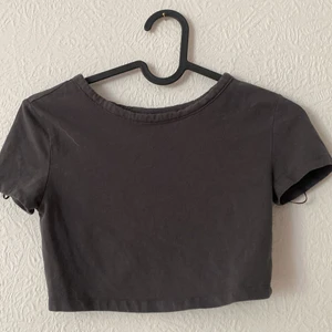 Grå topp - Säljer en grå topp 