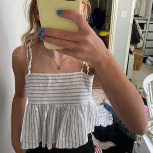 Storlek 32 - Super söt topp från nakd i storlek 32