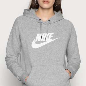 Säljer min nike hoodie helt ny. Nypris: 440kr