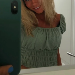 Topp - Så söt topp från H&M. Mycket fint skick. Storlek XS. 