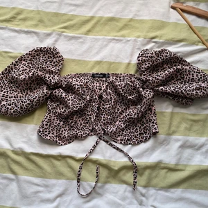 Leopardblus  - Topp från Boohoo i storlek 36! I fint skick💞💞