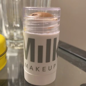 Milk bronzer stick  - Helt nytt milk bronzer stick som endast är testat en gång, köpt för 179 kronor på Sephora 