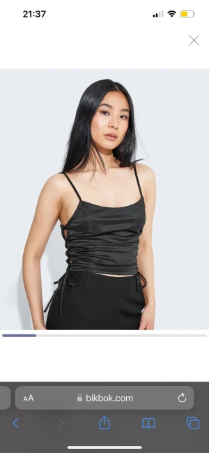 Svart linne - Svart linne från bikbok helt oanvändbat. Skriv privat för egna bilder 