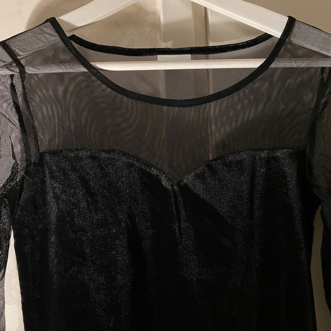 Fest topp i mesh och sammet  - 91