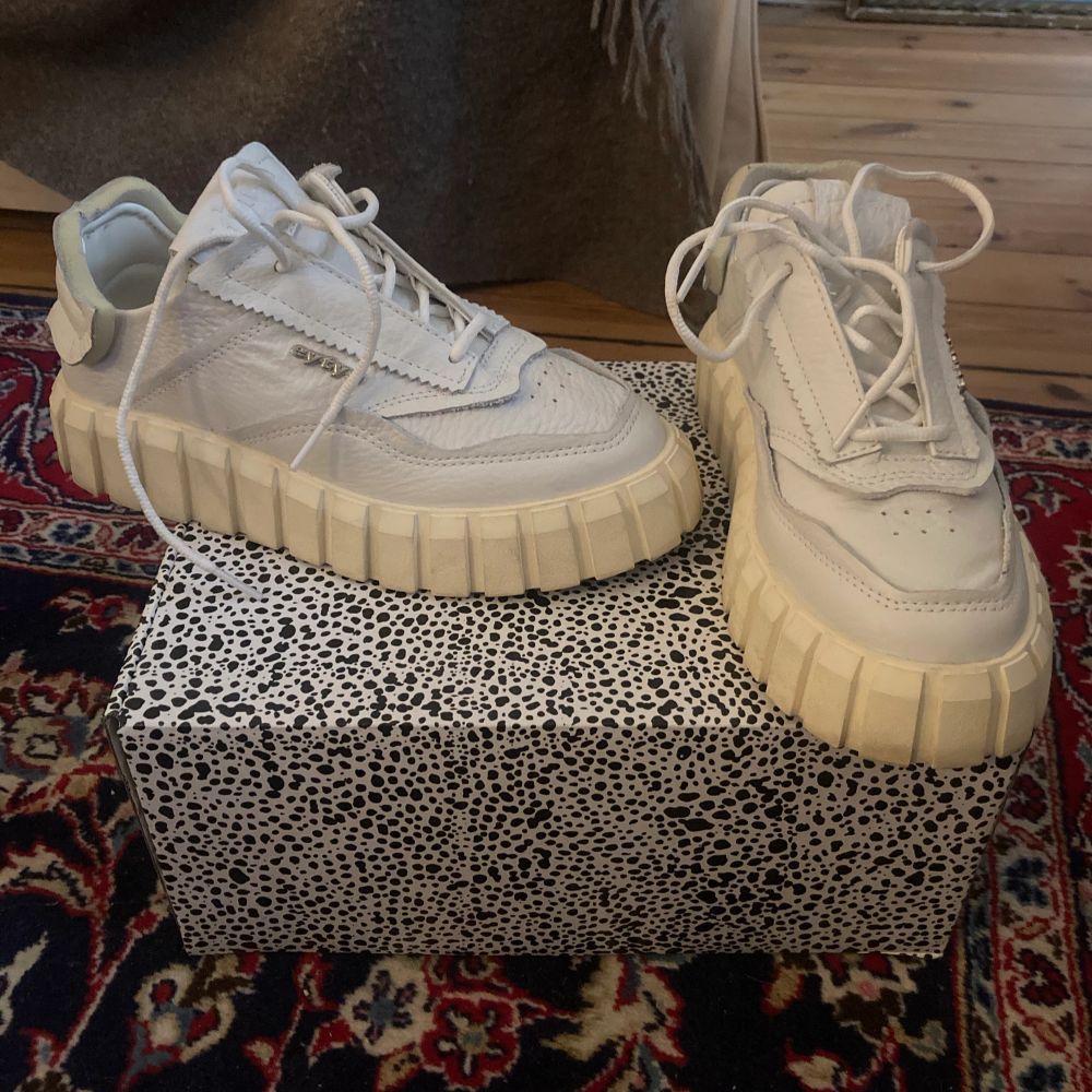 Eytys Oracle Tumbled White Sneakers