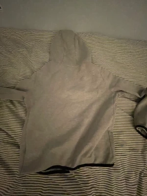 Nike tech grå - 10/10 skick, Barn storlek! Inga märken eller fläckar